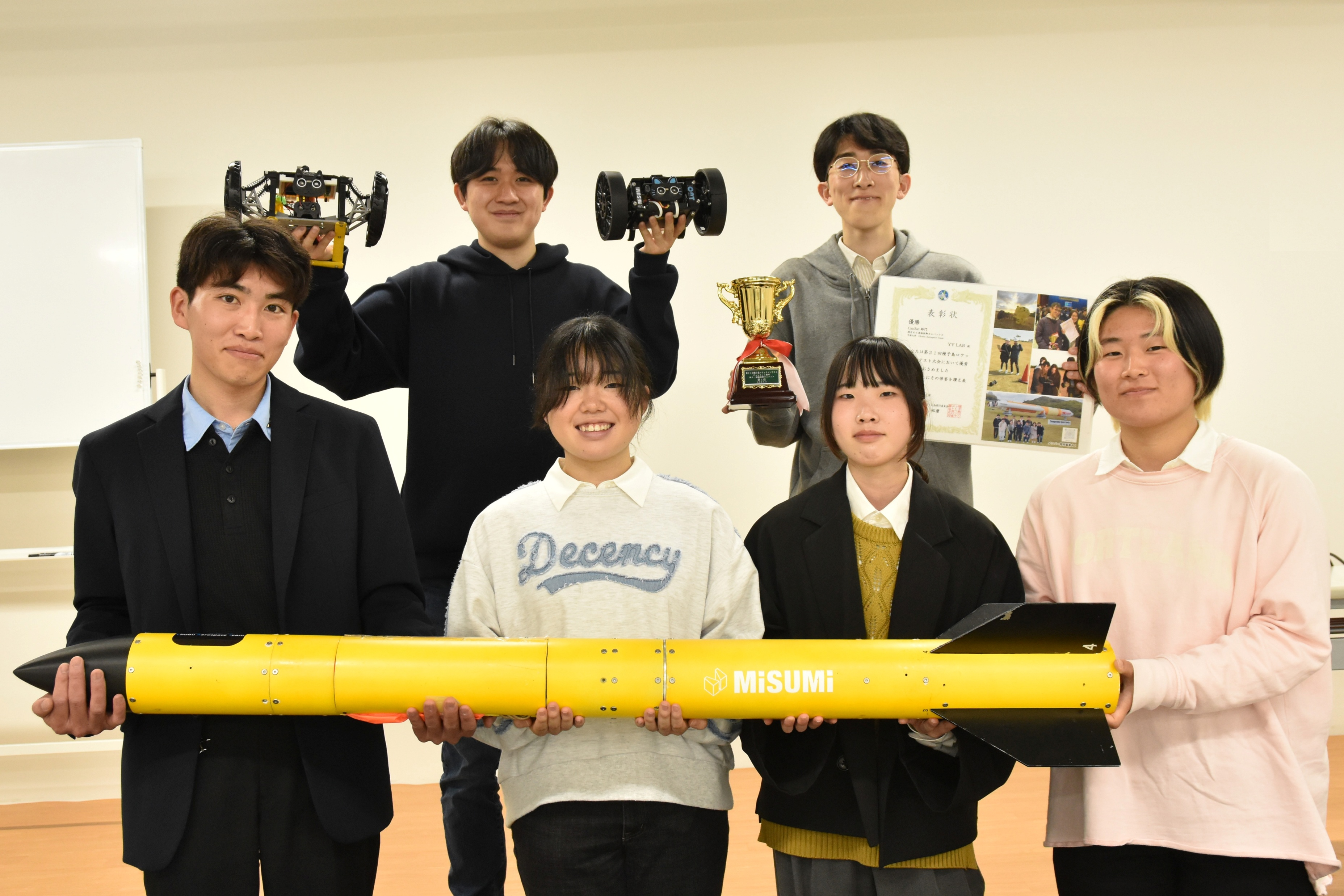 （上列左から）長尾玲維さん、藤岡凌生さん（下列左から）木村伊吹さん、遠藤花梨さん、堀咲楽さん、池谷杏沙さん