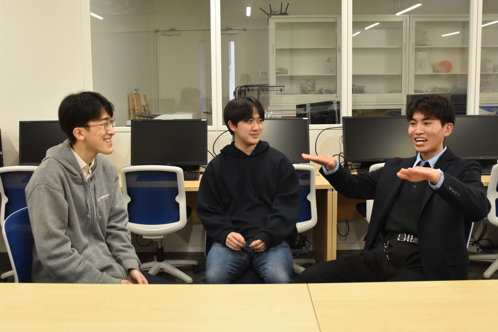 航空宇宙産業への夢を語る3人
