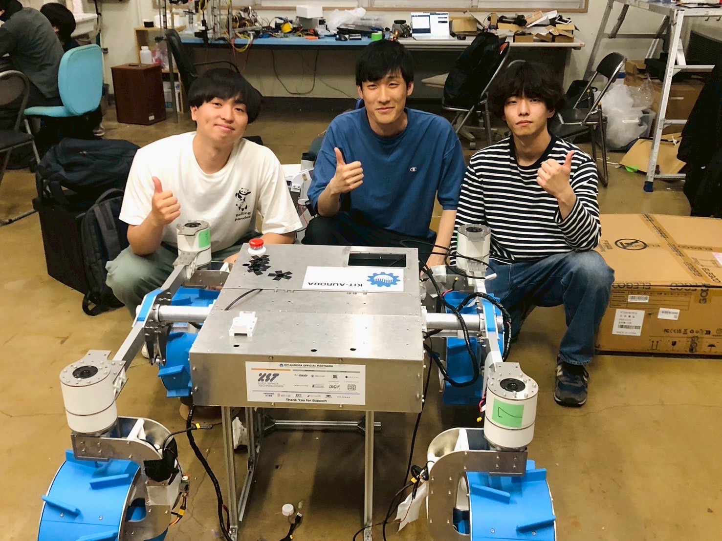 インタビューに応じた（左から）寺田さん、尾添さん、相阪さん